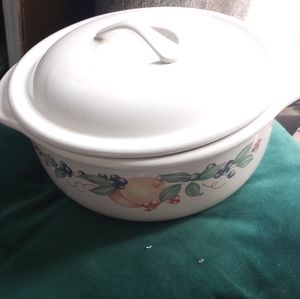 Corelle casserole dish with lid